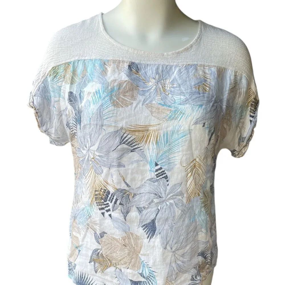 LUNGO L’ARNO Elegant Floral Women's Blouse in Cream and Blue 1X